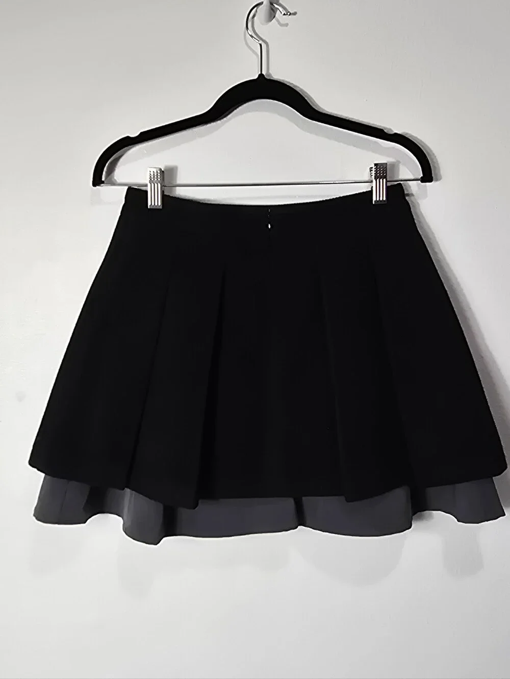 Prepoy Luluswings Black Pleated Mini Skirt with Contrast Hem.